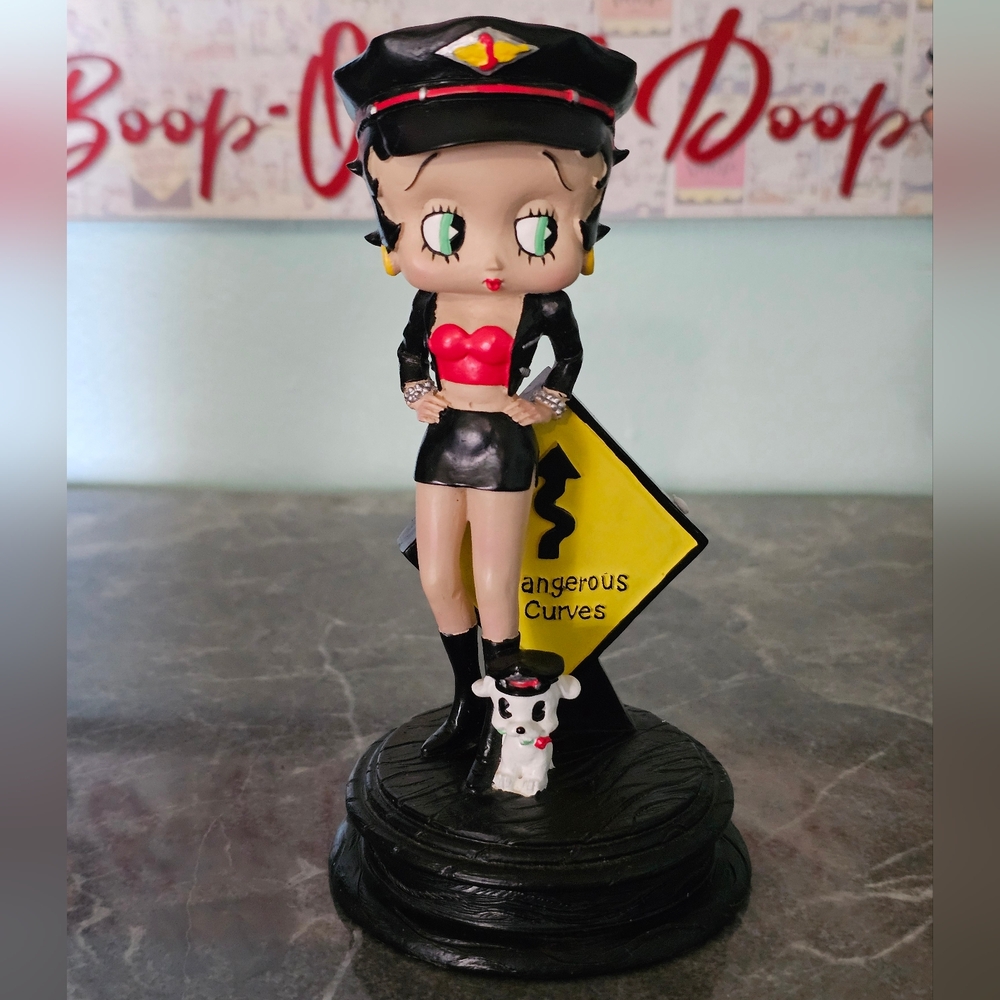 Vintage BETTY BOOP "Dangerous Curves" Figurine with Pudgy